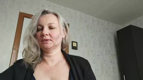 edithmanning online show from June 4, 8:19 am