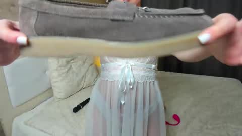 Effy online show from November 26, 7:20 am