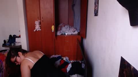 eimy_saenzz online show from March 12, 6:21 pm