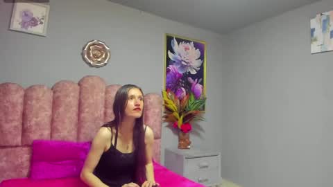 eiralovee online show from April 1, 7:33 pm