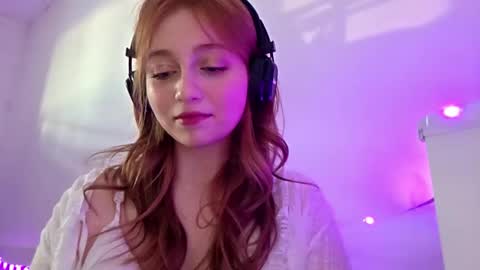 Snapshot of eladiapargo chatting on October 17, 1:58 pm Maya online show from October 17, 1:58 pm