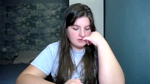 Elanis online show from April 19, 6:10 pm