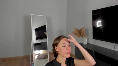 Snapshot of elannand chatting on September 26, 6:33 am ELA 3 online show from September 26, 6:33 am