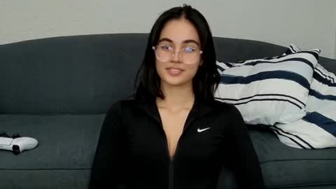 Elara Hayes online show from April 13, 4:19 pm