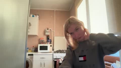 elarawhitmore online show from March 6, 3:18 pm