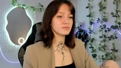 elastikiss online show from April 17, 9:33 am