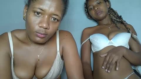 Snapshot of elia011 chatting on January 25, 8:42 am elia011 online show from January 25, 8:42 am