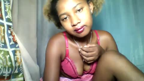 Snapshot of elia011 chatting on January 30, 8:10 pm elia011 online show from January 30, 8:10 pm