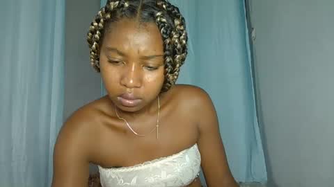 Snapshot of elia011 chatting on January 19, 12:07 pm elia011 online show from January 19, 12:07 pm