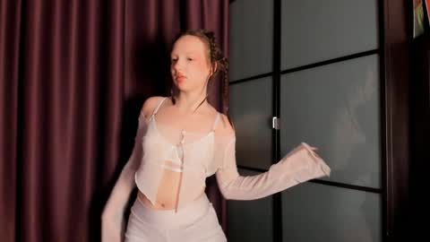 Ella online show from December 13, 4:22 am