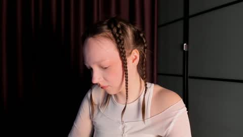 Ella online show from December 11, 3:02 am