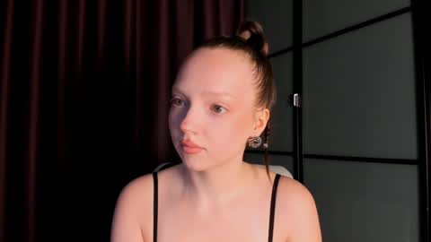 Ella online show from December 10, 4:02 am