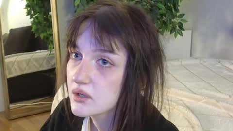 Snapshot of eliejay chatting on October 21, 5:22 am Ellie online show from October 21, 5:22 am