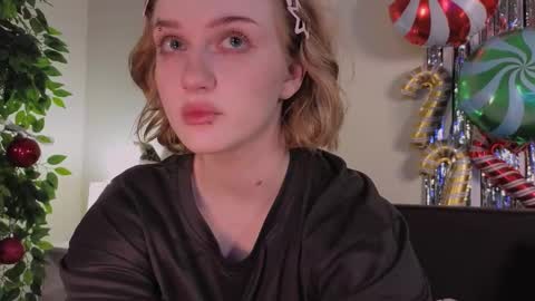 Ellie online show from December 17, 5:22 am