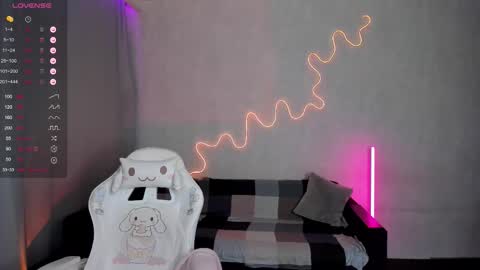 Snapshot of elina__rose chatting on October 22, 5:01 am Elina online show from October 22, 5:01 am