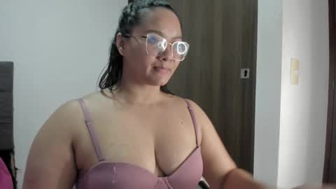 Snapshot of elisa_connors18 chatting on September 20, 10:30 pm      online show from September 20, 10:30 pm