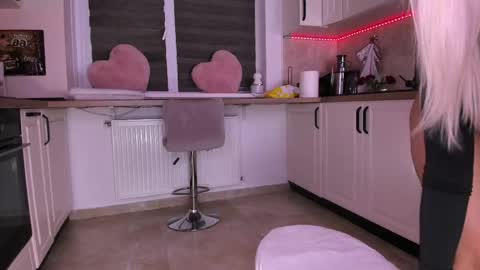 elisabeth_jason online show from June 2, 4:13 am