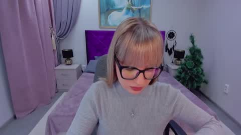 Snapshot of elisabethmills chatting on January 15, 11:21 am Elisabeth online show from January 15, 11:21 am