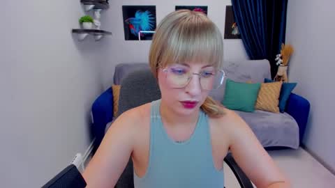 Snapshot of elisabethmills chatting on December 16, 4:49 pm Elisabeth online show from December 16, 4:49 pm