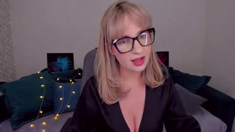 Snapshot of elisabethmills chatting on February 7, 4:14 pm Elisabeth online show from February 7, 4:14 pm