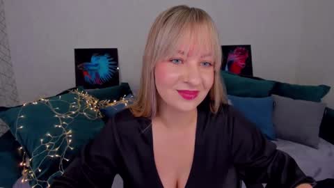 Snapshot of elisabethmills chatting on February 15, 11:28 am Elisabeth online show from February 15, 11:28 am