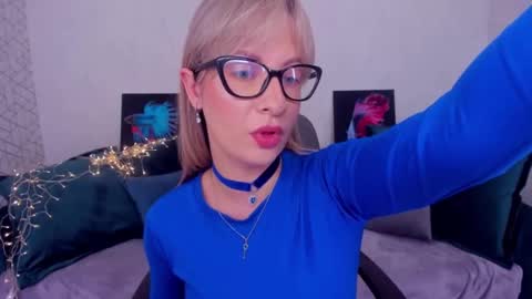 Snapshot of elisabethmills chatting on February 22, 11:35 am Elisabeth online show from February 22, 11:35 am