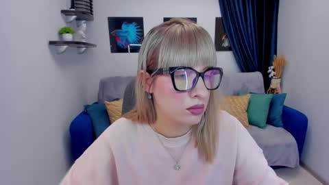 Snapshot of elisabethmills chatting on January 11, 11:12 am Elisabeth online show from January 11, 11:12 am