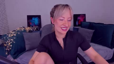 Snapshot of elisabethmills chatting on February 24, 4:58 pm Elisabeth online show from February 24, 4:58 pm