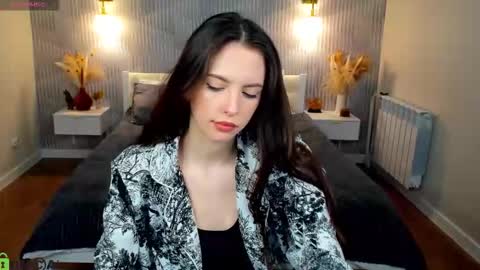 Elise online show from March 31, 9:09 am