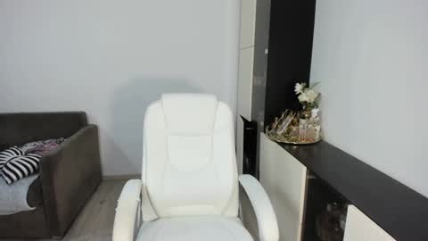 Snapshot of elissavibe chatting on February 20, 10:48 pm Elisa  Promotion   online show from February 20, 10:48 pm