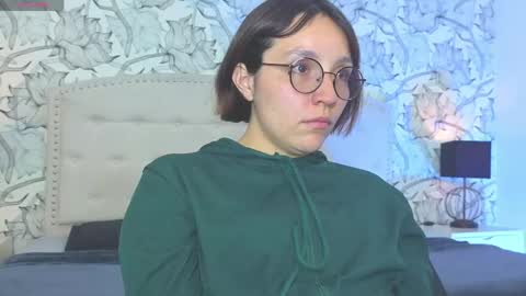 Eliza online show from April 15, 7:58 pm