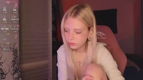 Snapshot of eliza_sadcat chatting on October 25, 8:15 pm Elizabeth online show from October 25, 8:15 pm
