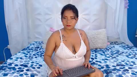 Elizabeth  online show from February 24, 12:15 pm