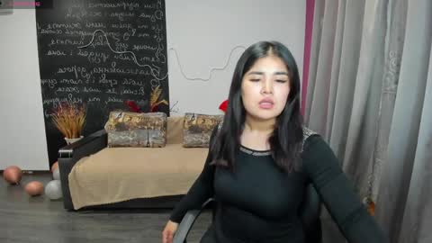 Elizabeth online show from April 10, 6:36 pm