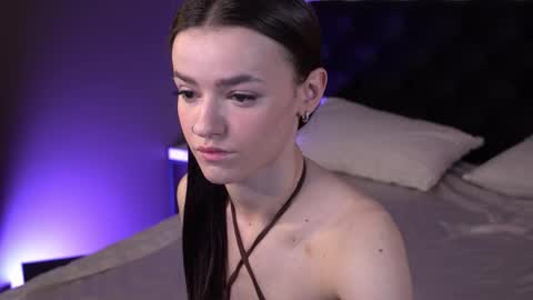 elizzza_ online show from October 9, 5:33 am