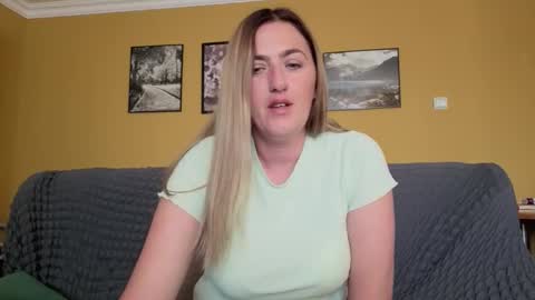 Snapshot of ella_max_live chatting on September 16, 5:37 am Ella  Max online show from September 16, 5:37 am