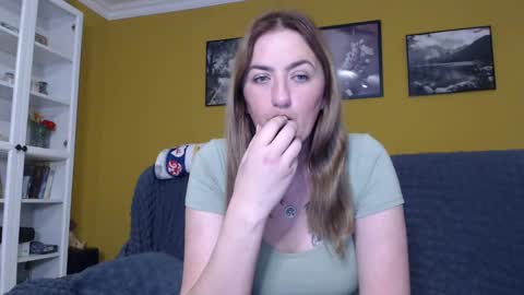 Snapshot of ella_max_live chatting on March 3, 6:31 am Ella  Max online show from March 3, 6:31 am