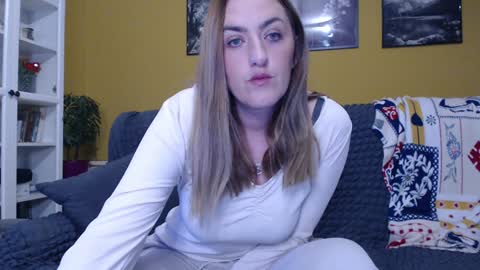 Snapshot of ella_max_live chatting on January 13, 6:27 am Ella  Max online show from January 13, 6:27 am