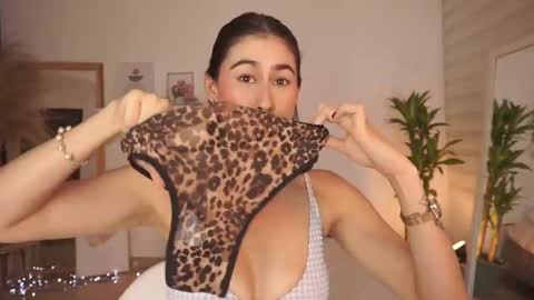 ELLA OWEN online show from October 29, 4:09 pm