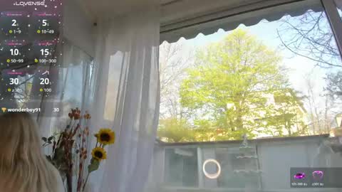 ella_vee online show from April 15, 6:03 am