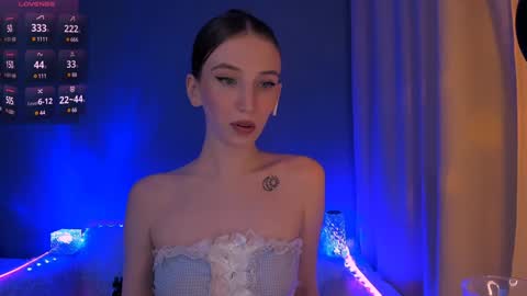 ellaamber online show from December 23, 10:55 pm