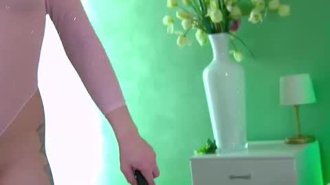 Ella online show from March 21, 7:24 am