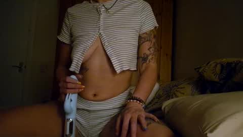 ellababy94 online show from November 6, 11:21 pm