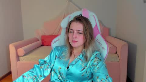 EllaBells online show from April 1, 1:41 pm