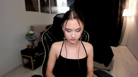 ellacurtis online show from March 14, 8:21 pm