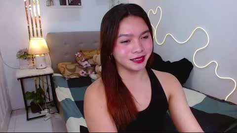 ELLAH online show from October 25, 11:40 am