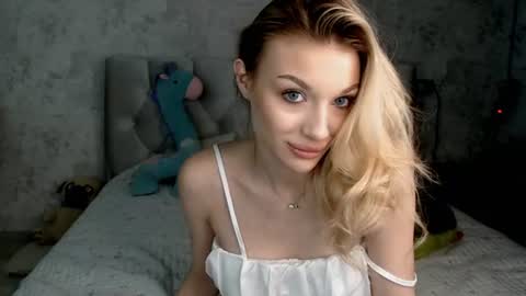 ellamilla online show from July 1, 1:32 pm