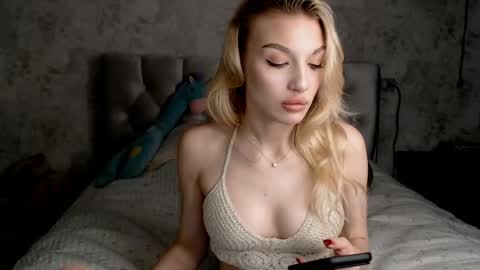 ellamilla online show from May 8, 2:20 pm