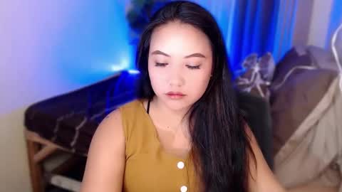 Ella online show from December 18, 1:43 am