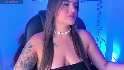 ellarosee_ online show from April 14, 6:41 pm